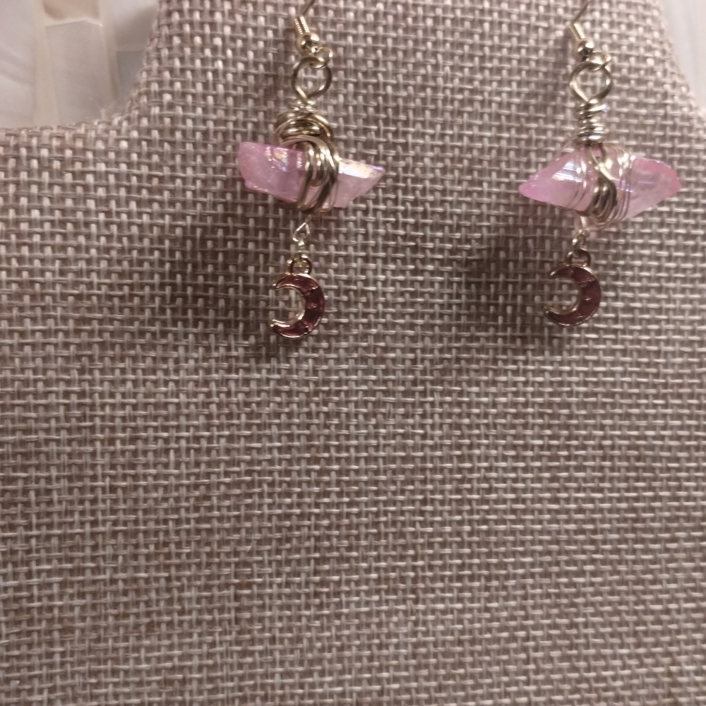 Gold and Pink Pendant Necklace